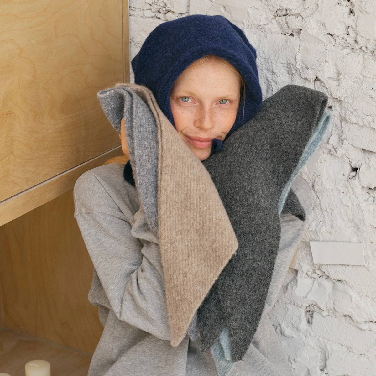 Bufanda de punto para mujer, 31% lana, bufandas cálidas para invierno, diseño de rayas brillantes, chal grueso, cuello Pashmina triangular suave, novedad de 2025