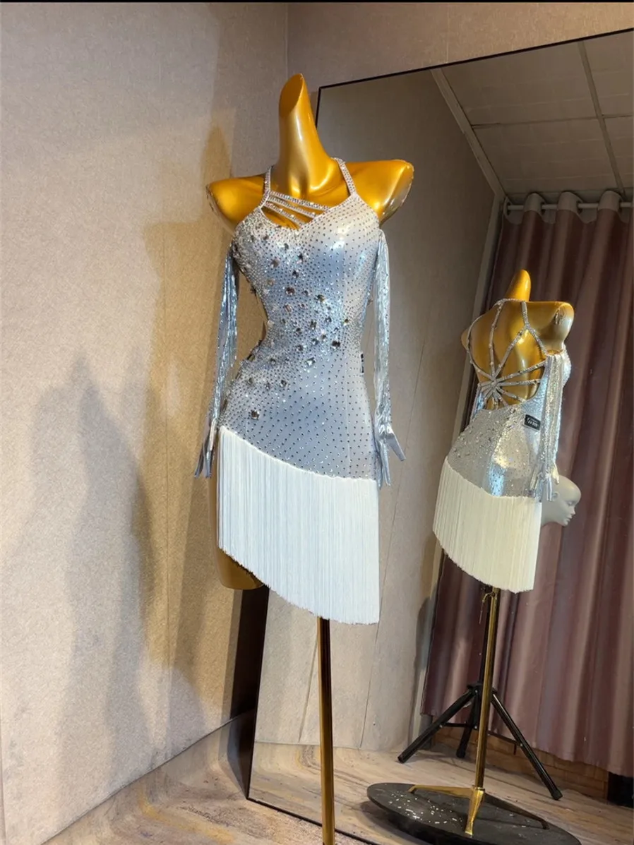 Ręcznie robiona sukienka do tańca latynoamerykańskiego – profesjonalny kostium do zawodów balowych dla kobiet z frędzlami i kryształkami