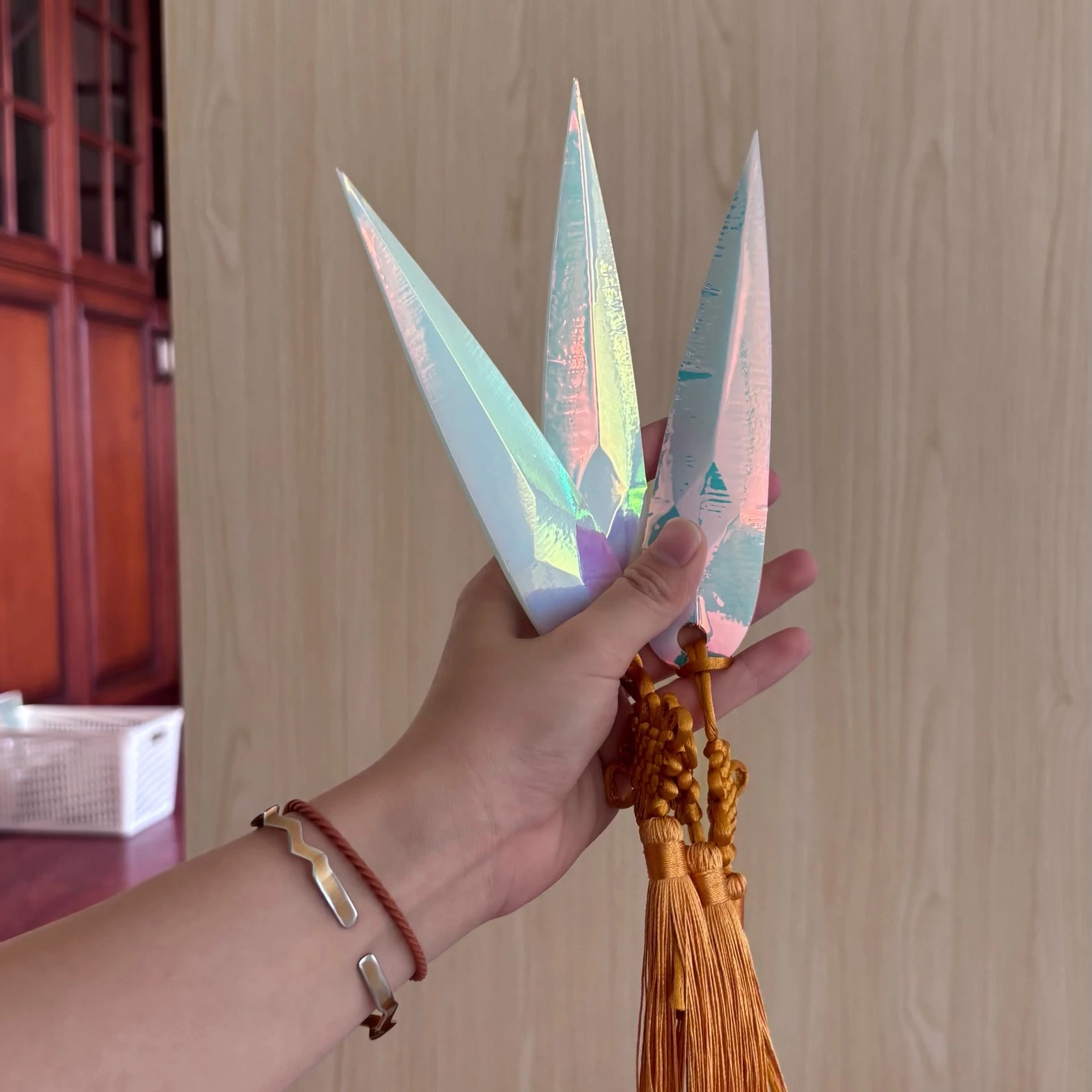 Fulujiacos شيطان هنتر من KPop Zoey تأثيري دارت بوميرانج الأسلحة زي الدعائم الأسلحة النساء الكبار الفتيات هالوين اكسسوارات