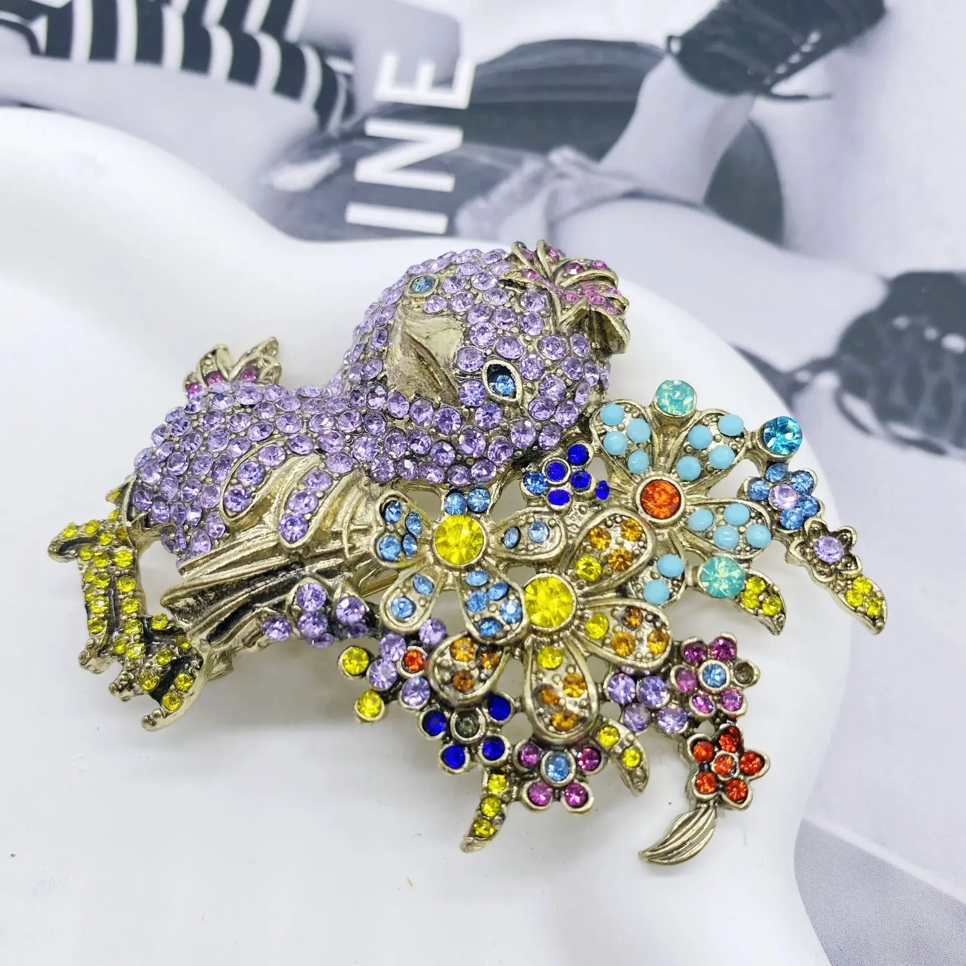 Medieval Retro Creative Exquisite Bouquet Cartoon Full Rhinestones Inlaid Chick Brooch Corsage Colorful Retro Clothing Jewelry