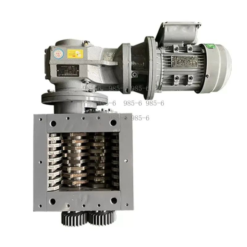 Dual-shaft shredder with room blades for plastic, metal, wood, paper and tire