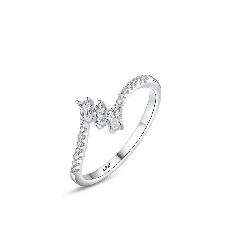 Fashionable and versatile S925 sterling silver ring with female niche design, square sparkling diamond index finger ring