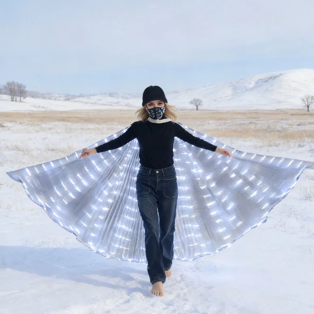 

White luminous wings, like the Milky Way scattered on Earth, sparkling brightly (batteries not included).