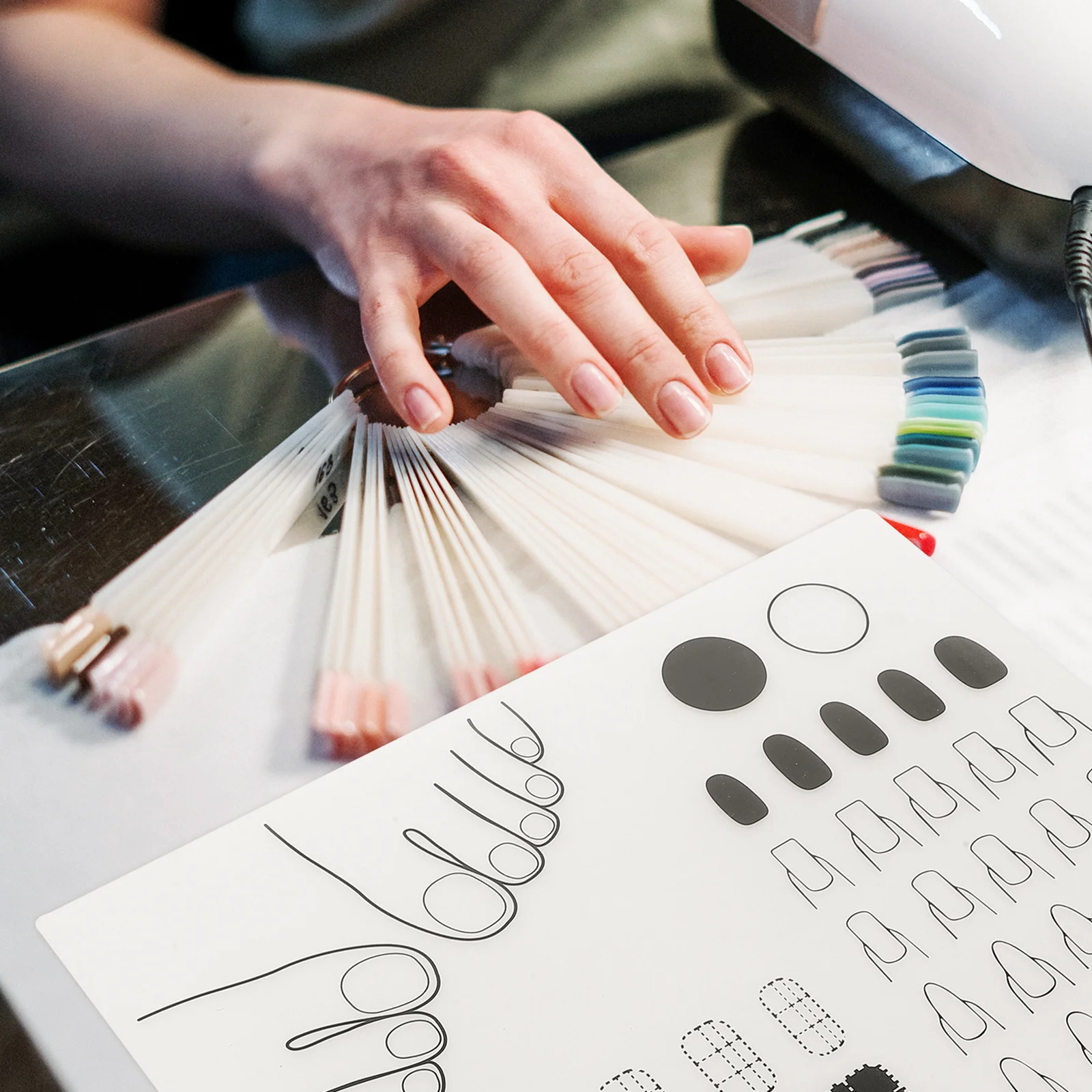 แผ่นซิลิโคนสำหรับปั๊มลายเล็บแบบโปร่งแสงชนิด B แผ่นฝึกปั๊มลายเล็บ แผ่นปิดลายเล็บ อุปกรณ์ตกแต่งเล็บ