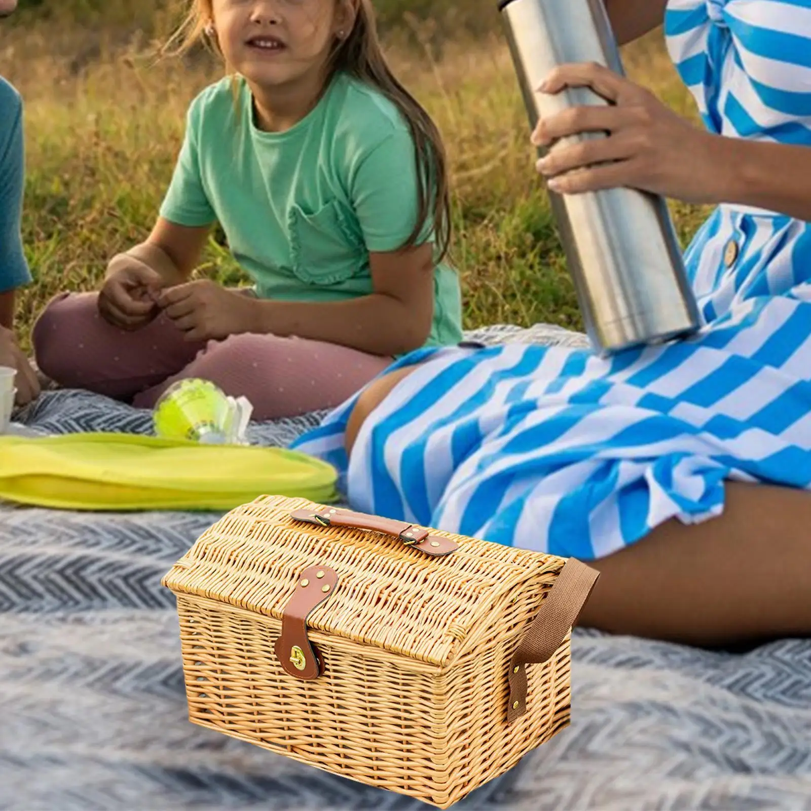 Picnic Basket with Lid Storage Box Handmade Decorative Fruit Bread Basket Hand Basket for Picnic Outdoor Party Eggs Candy