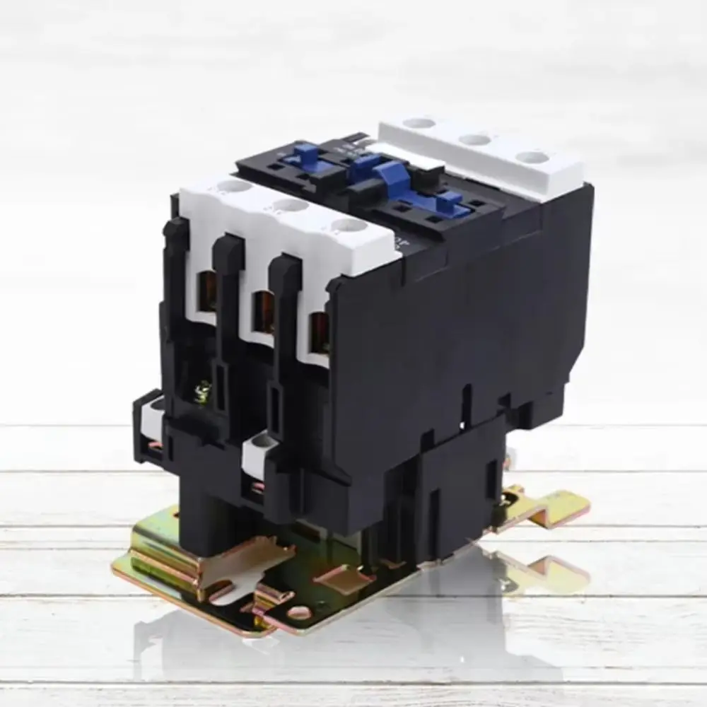 12A Rated Current AC Contactor 380V Coil Voltage 220V Coil Voltage Electromagnetic Contactor 3P Three Pole DIN Rail Installation