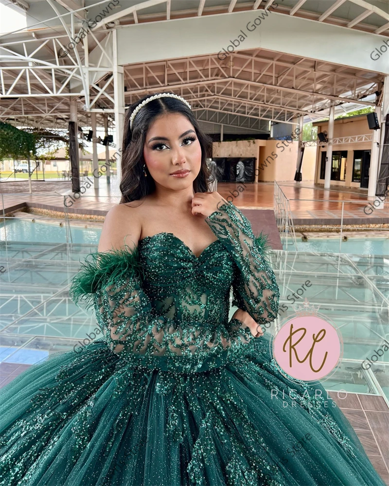 Turquoise Off ไหล่ Feather Quinceanera ชุดลูกปัด Appliques วันเกิดหรูหราชุดฉัตร Ruffles ชุดแขนที่กําหนดเอง