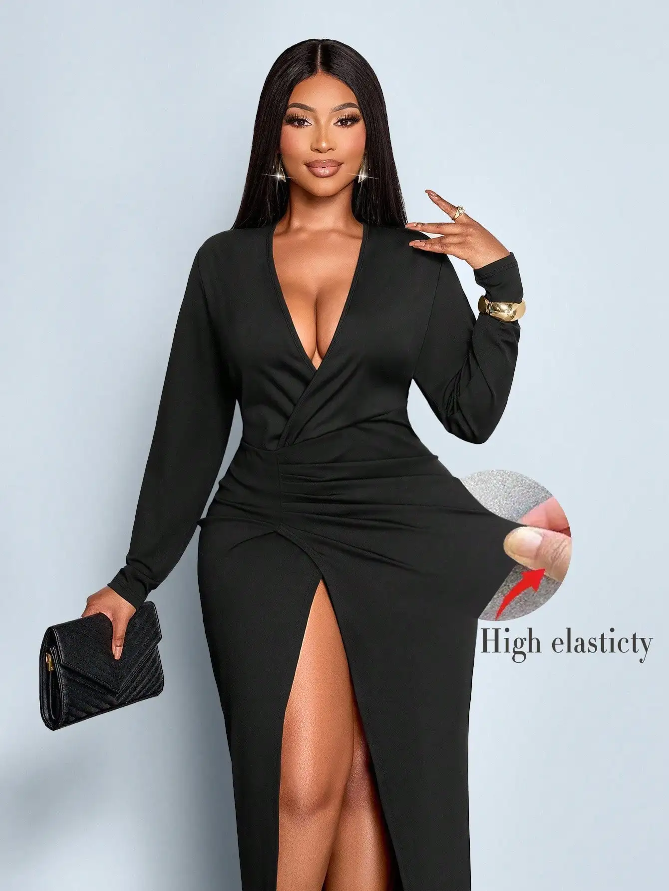 

Черное длинное платье макси с глубоким V-образным вырезом, высоким разрезом и драпировкой на талии