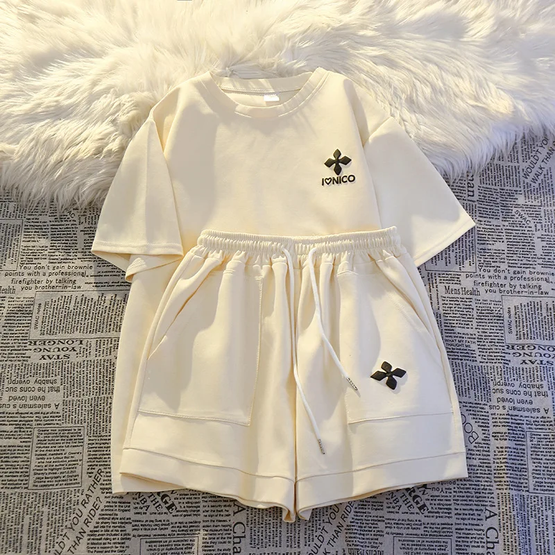 Casual Sports Suit Women's Summer Fashion Western-style Short Sleeved Age Reducing Shorts Two-piece Set