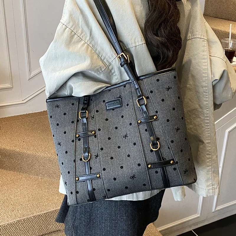 

2025 New Women's Polka Dot Bag - Large Capacity, Casual Style, Fashionable Commuter Shoulder Bag, Tote & Bucket Bag for Students