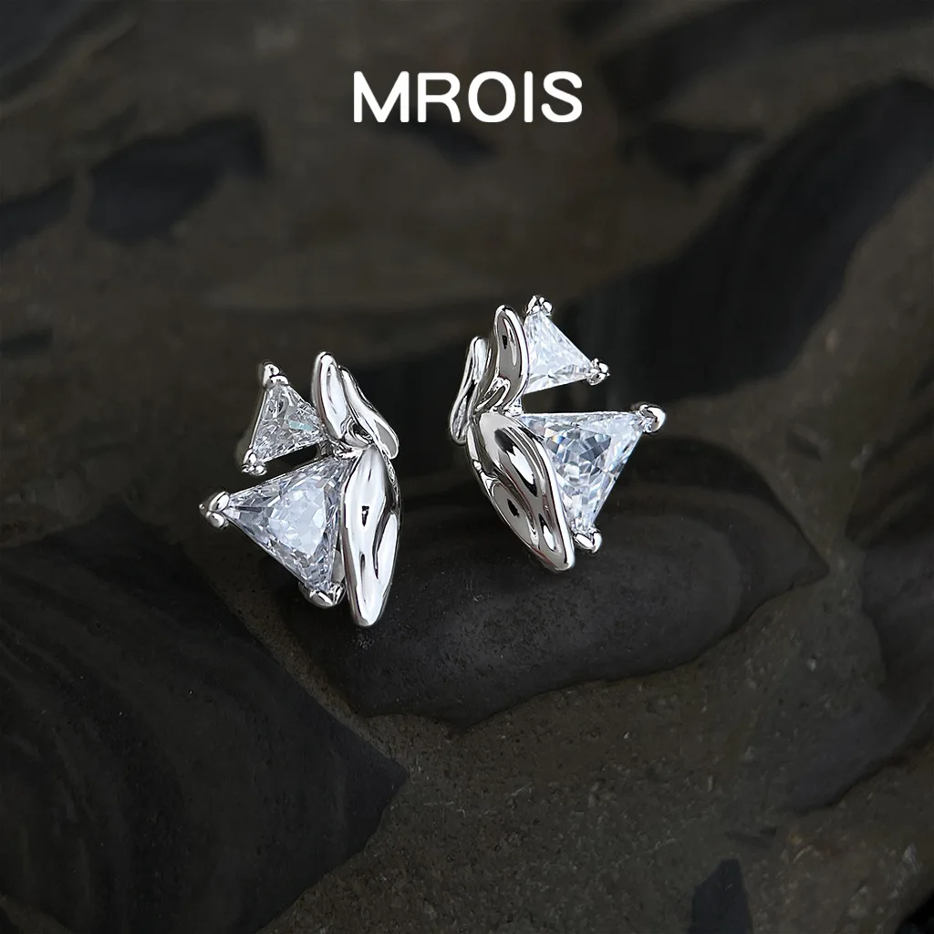 Original thick-plated real gold super flash triangular zircon butterfly stud earrings, fashionable niche cold wind, high-end lig