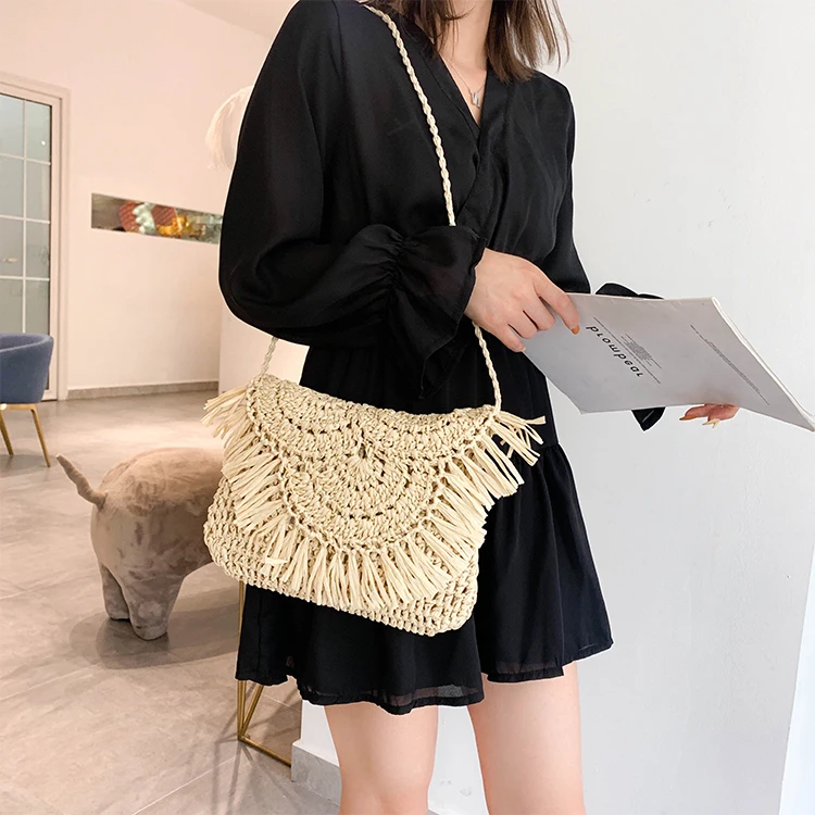 2022 New Summer Straw Bags Handmade Tassel Small Beach Bags Raffia Rattan Woven Handbags Vacation Shoulder Crossbody Bags Clutch