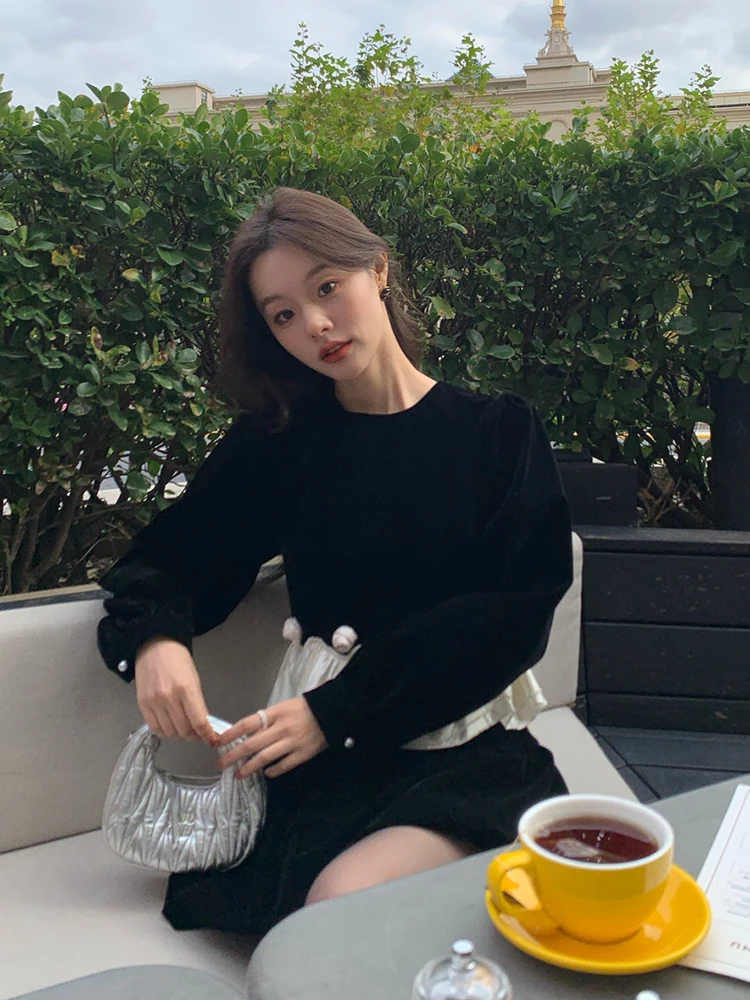 2024 Spring Autumn French Stylish and Exquisite Velvet Short Top for Women vintage clothes High quality long sleeves tops Female