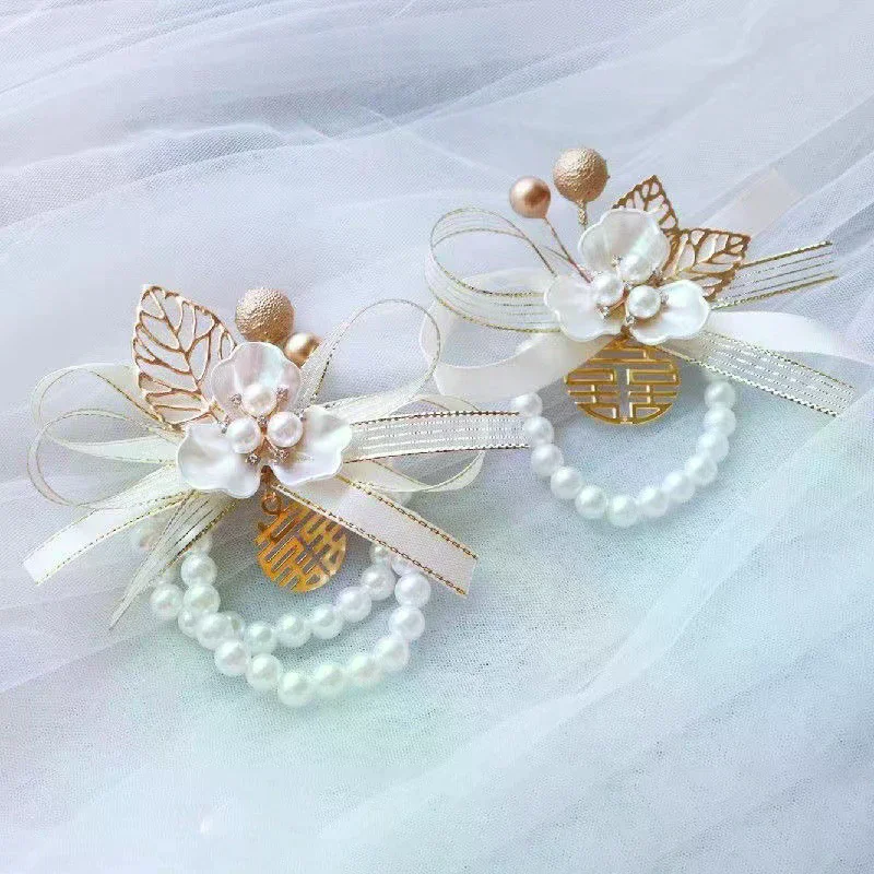 Exquisite Wedding Supplies Fashion Bride Pearl Clover Wrist Flower Elegant Bridesmaid Wristband Jewelry Accessories Gifts