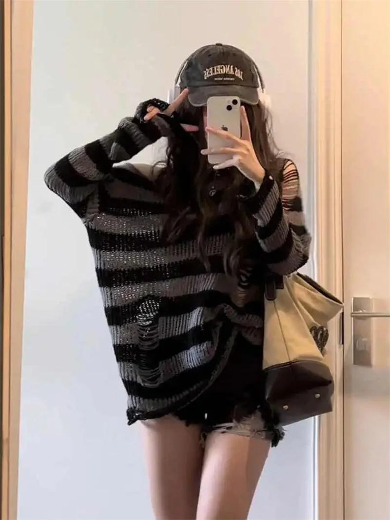 

Early Autumn New Outerwear Fashionable Top Design Sense Hollow out Long Sleeve Perforated Sweater Versatile Spicy Girl Loose Coa