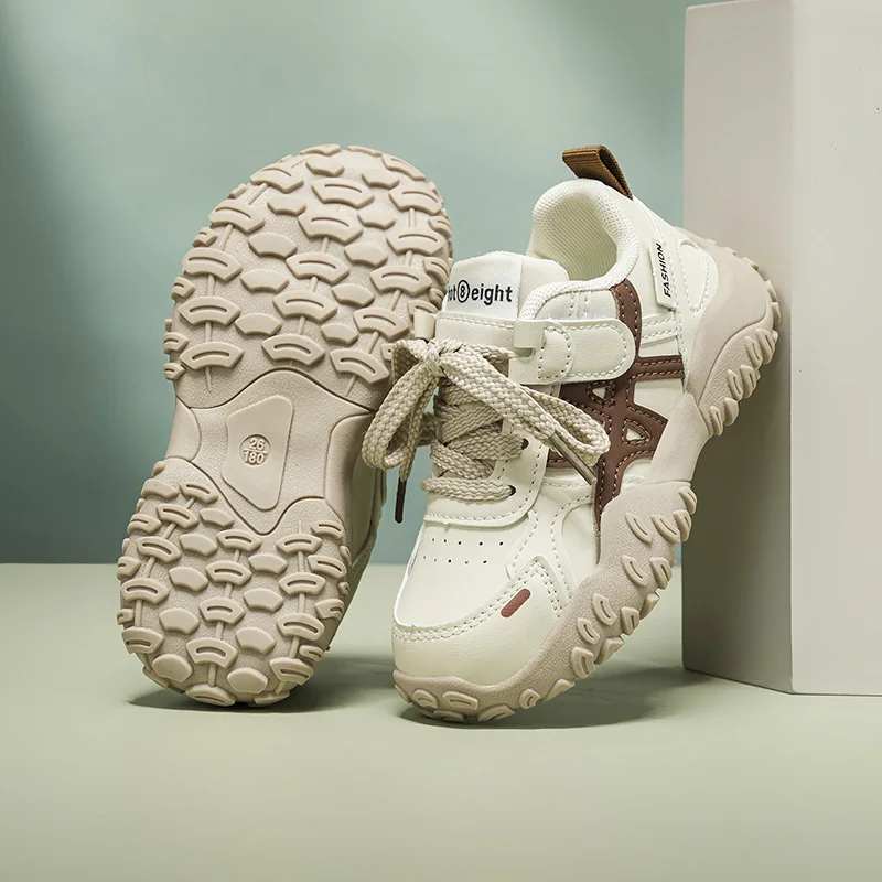 

Обувь для мальчиков, новинка 2024, осенняя детская спортивная обувь на мягкой подошве, повседневная обувь для девочек, модные студенческие кроссовки