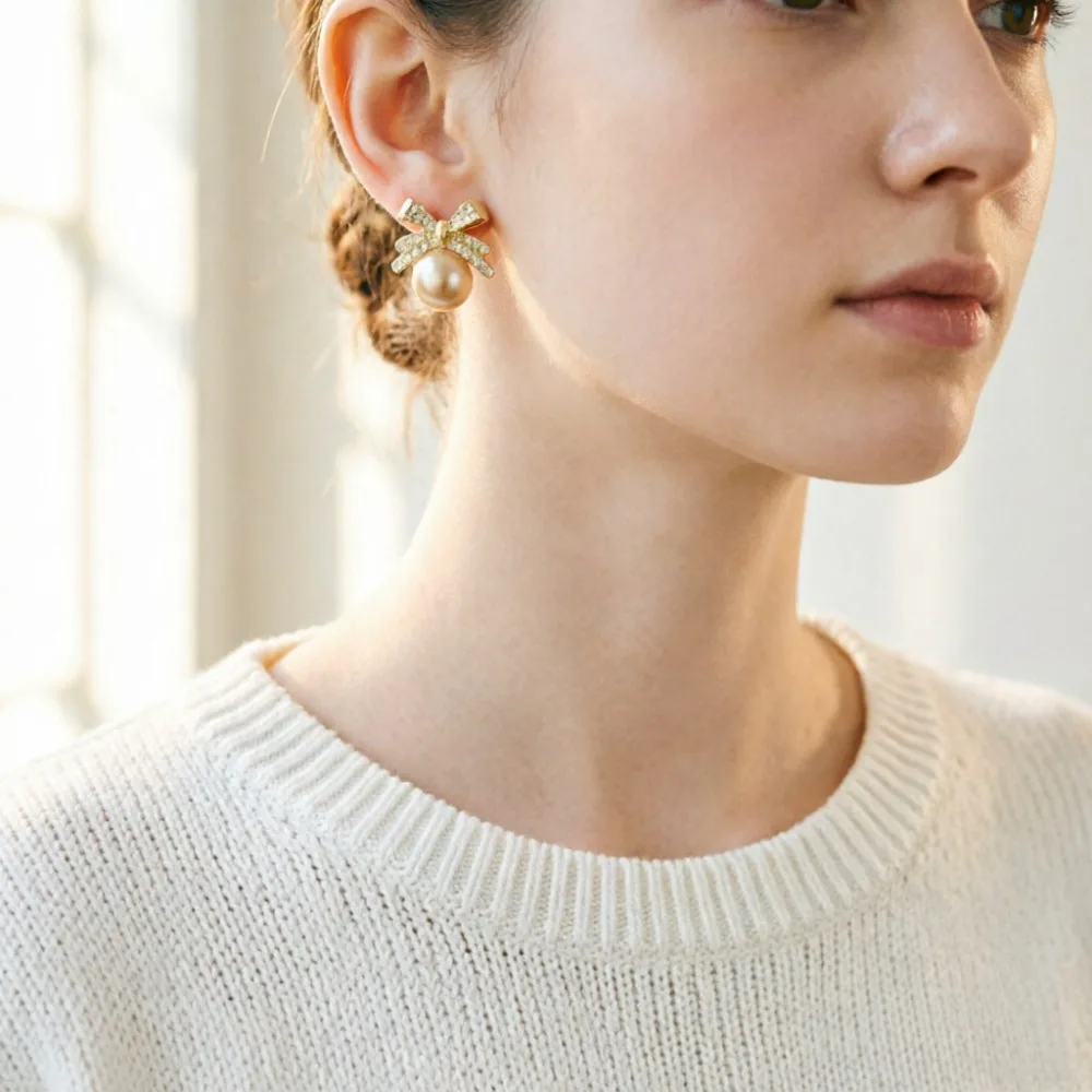 Fashion Luxury Pearl Bow Stud Earrings with Sparkling Rhinestones for Women Wedding Birthday Elegant Light Jewelry Accessories