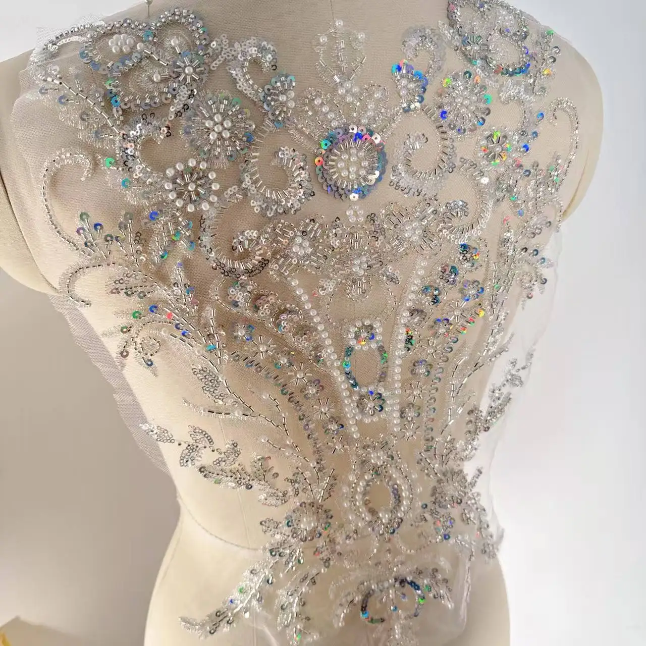 Bunte weiße Perlenstickerei, Perlenblume, Applikation, Brautkleid, Cheongsam, Vorder- und Rückseite, DIY, neu – Detail 1