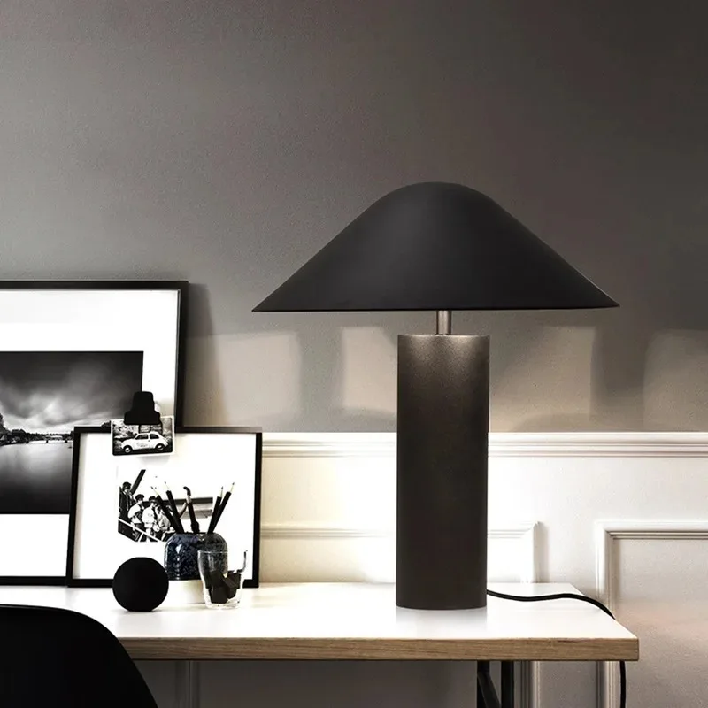 

High-end Desk Lamp Modern Minimalist Creative Bedroom Bedside Desk Hotel Designer Soft Decoration Exhibition Hall Desk Lamp