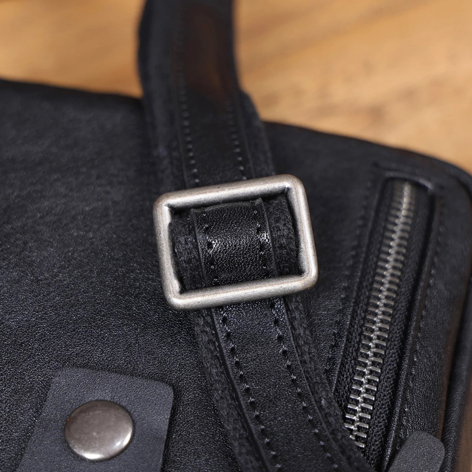 Echte Leder-Umhängetasche für Herren, Crossbody-Taschen, einfache Rindsleder-Gürteltasche, Top-Layer-Leder, modischer Casual-Stil – Detail 10