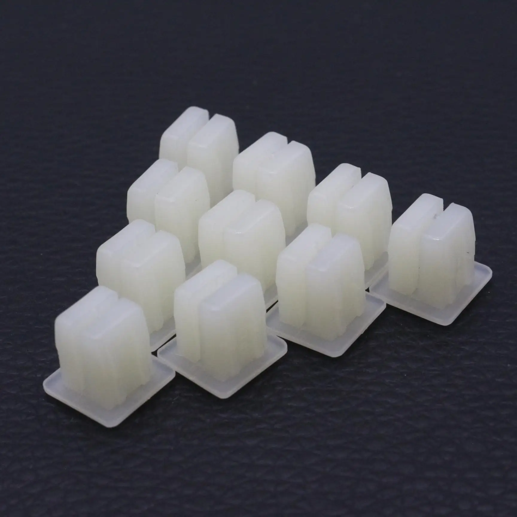 

10 pcs #8 Screw Nylon Nut For Rear License Plate Bracket Fit GM 9669486 Renault 8934201262 Compatible Fastening Clips