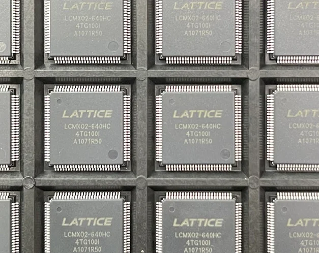 1 pz/lotto LCMX02-640HC-4TG100I LCMXO2-640HC TQFP-100 100% nuovo e originale