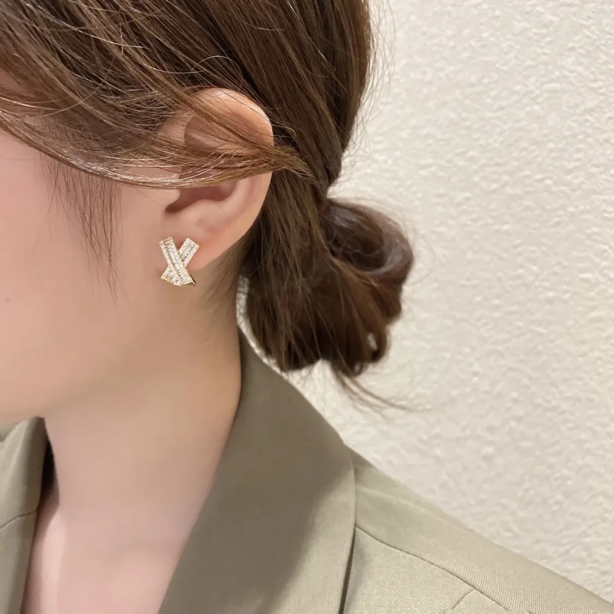 Korean Fashion Simple and Luxury High Quality Cross Zircon Earrings for Women\'s Gift Banquet Jewelry Earrings 2025