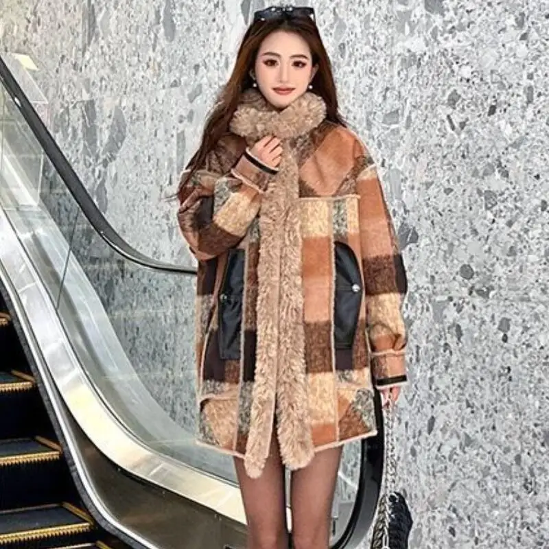 Herbst Winter Neue Frauen Mode Weiche Lose Super Gut Aussehende Retro Plaid Plus Plüsch Dicke Lose Spleißen Pelz Ein Stück Jacke