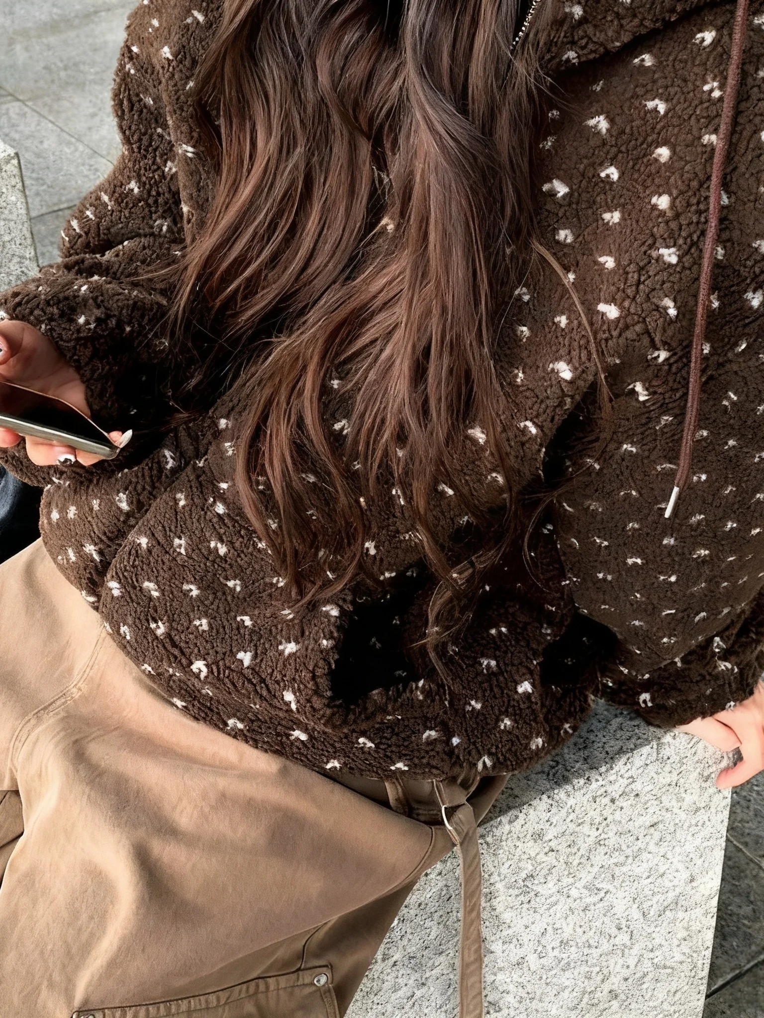 เสื้อแจ็คเก็ตขนแกะต่อผ้าสไตล์เรโทรสำหรับผู้หญิง ทรงหลวม สบายๆ เหมาะสำหรับฤดูใบไม้ร่วงและฤดูหนาว ช่วยให้ดูผอมเพรียว สไตล์ลำลองสุดฮิต