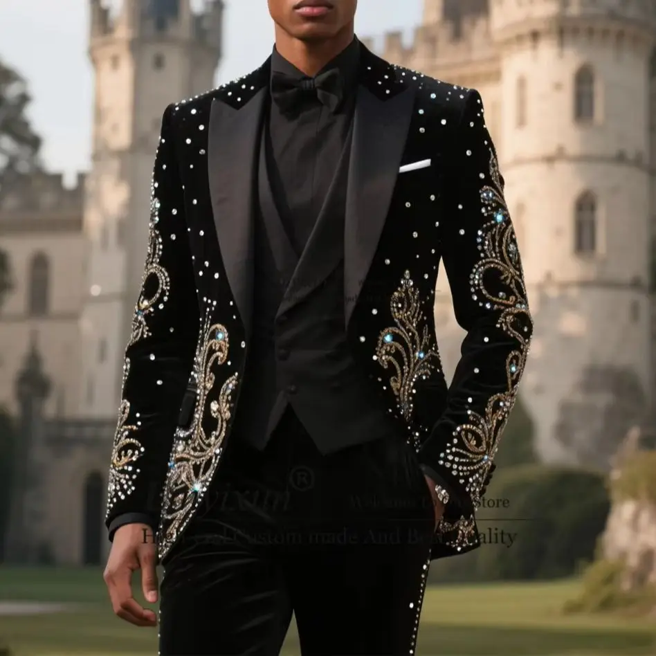 

Sparkly Diamond Crystals Men Suits Peaked Lapel Ropa Hombre 3 Pieces Sets Groom Male Blazers Customized Handsome Wedding Tuxedo