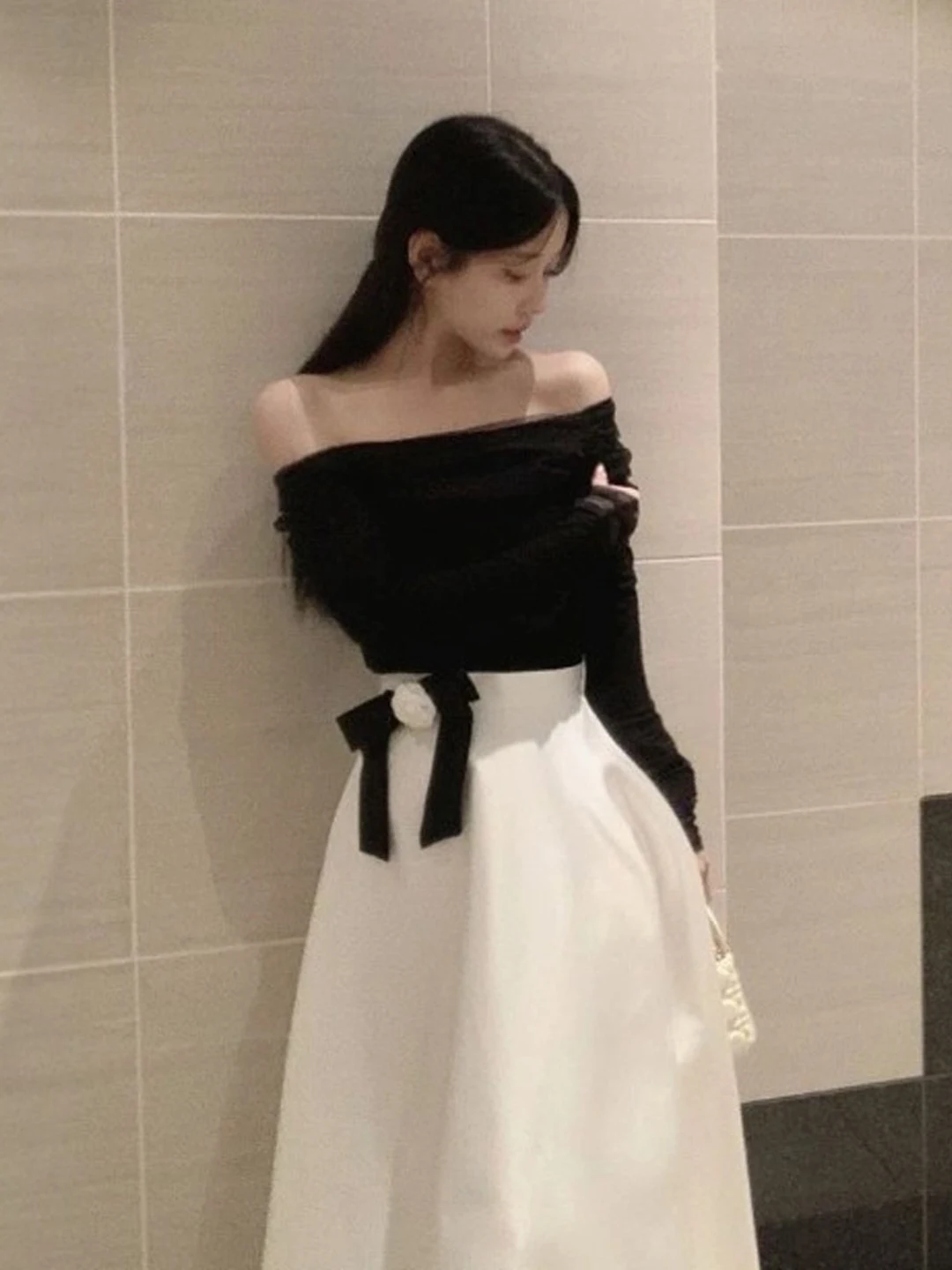 

Korean Sle Gentle Wind High Sense Beautiful One oulder Top f Skirt Two Piece Set Whole Set Matching Spring Faion Wom...