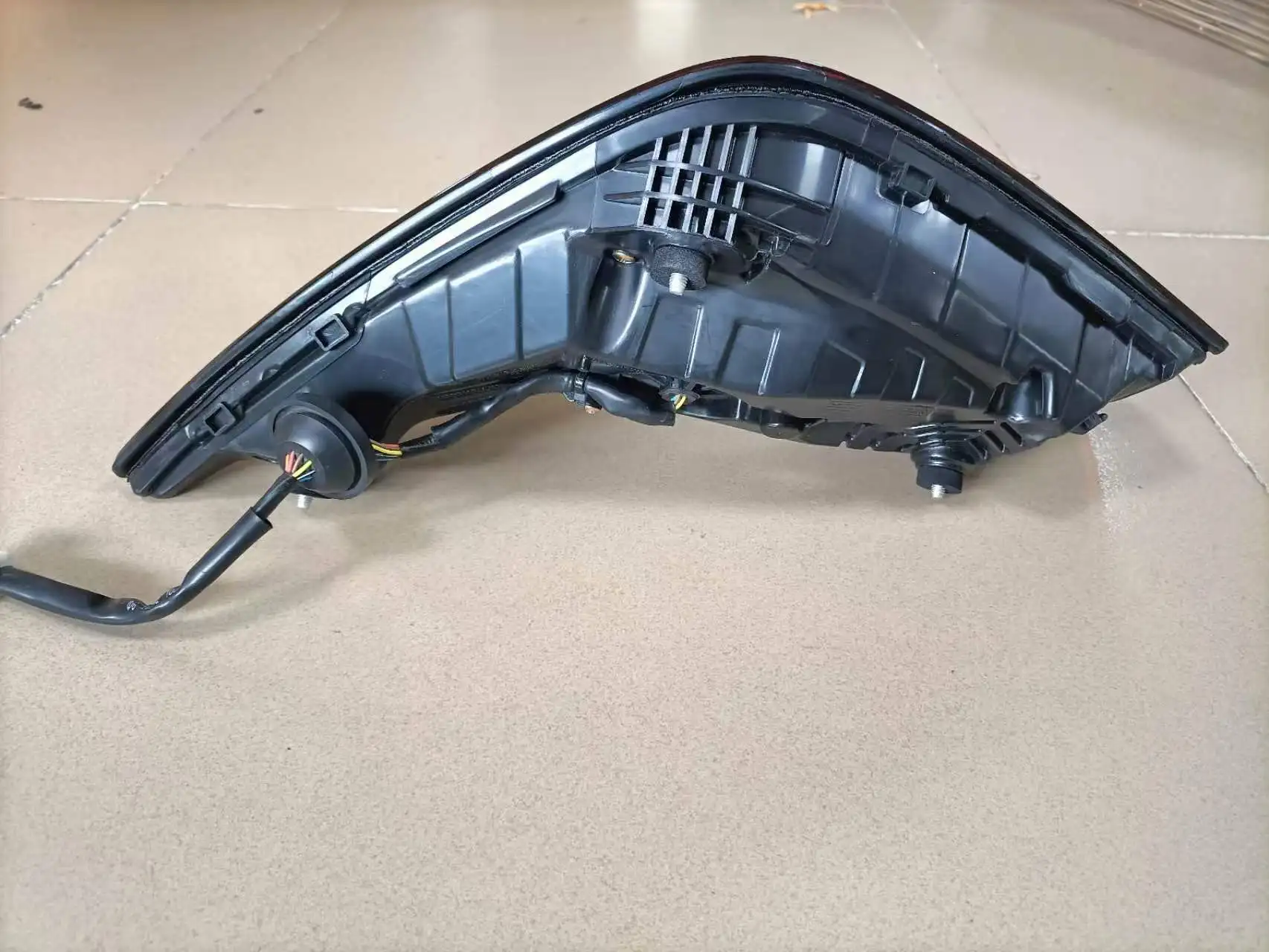 For Changan Qiyuan Q05 Outside Rear Tail Light Brake Stop Lamp Rear Turn Signal Taillights Assembly Accessories