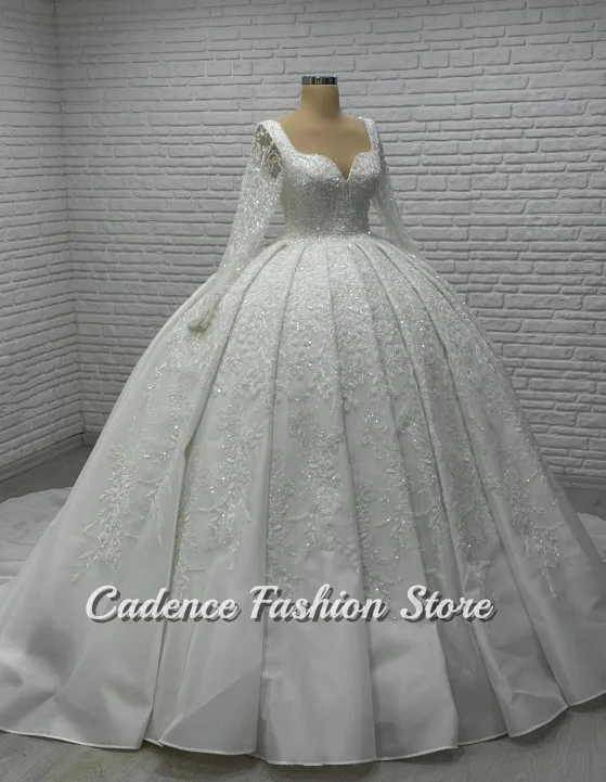 Abito da sposa personalizzato splendido puro ed elegante con scollo a V in tulle a maniche lunghe con vita a trapezio e orlo sotto terra con borchie di perline