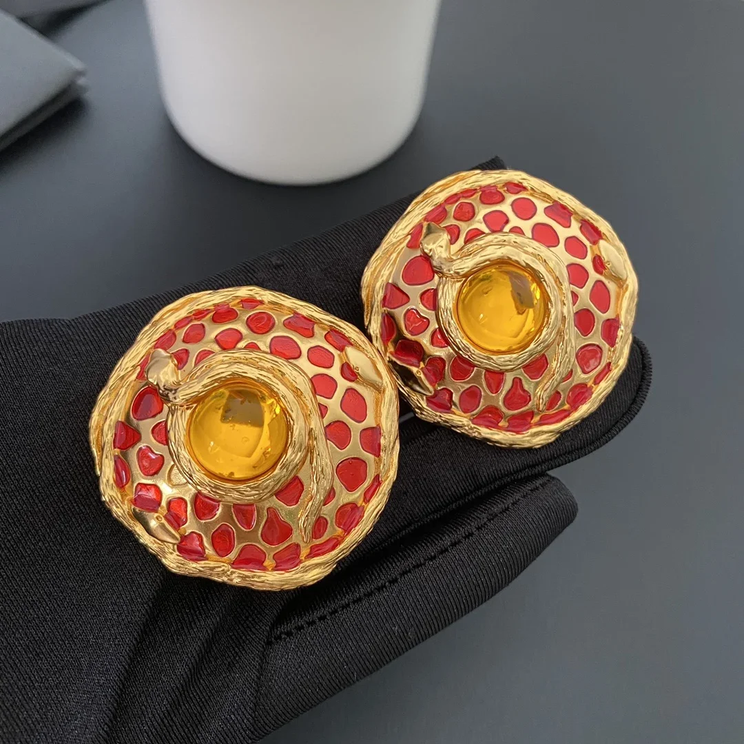 Europe Vintage Designer Round Brass Red Earring Ear Clip Women Designer Jewelry Trend