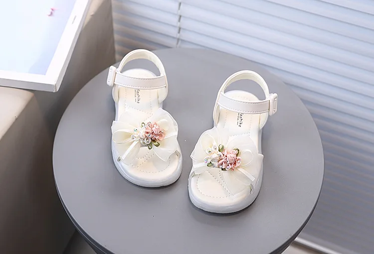 Kinder Prinzessinnen-Strandschuhe mit süßen Blumen Mädchen Freizeitsandalen Weiche Sohle 2026 Sommer Neue Kinder-Modeschuhe Offene Zehen – Detail 7