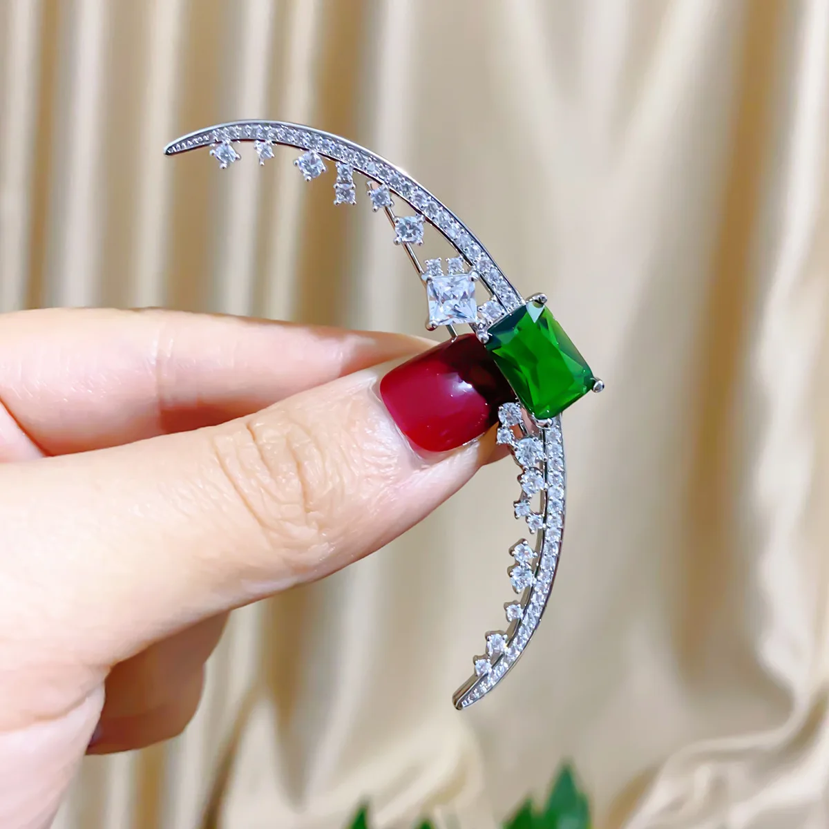 Luxuriös elegante Mondschein schmuck Mond broschen für Frauen Männer Anzug Micro-Inlay Zirkon Corsage Kupfer vergoldete Accessoires