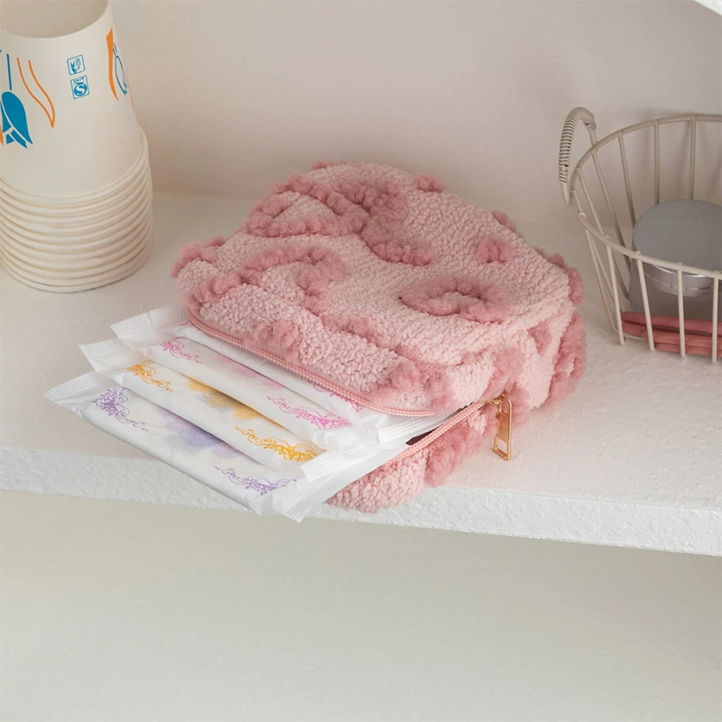 

Cute Heart Design Fuzzy Coin Purse Mini Travel Cosmetic Organizer For Teens Girls