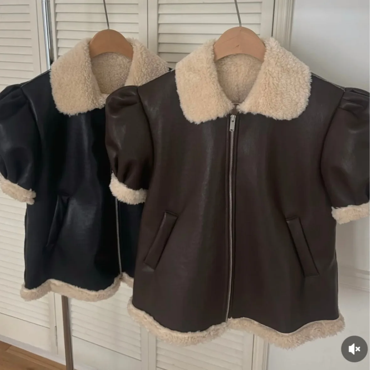 معطف نسائي أنيق بتصميم عتيق من الفرو الصناعي من Jaet مع ياقة مقلوبة من الجلد والفرو ملابس خارجية