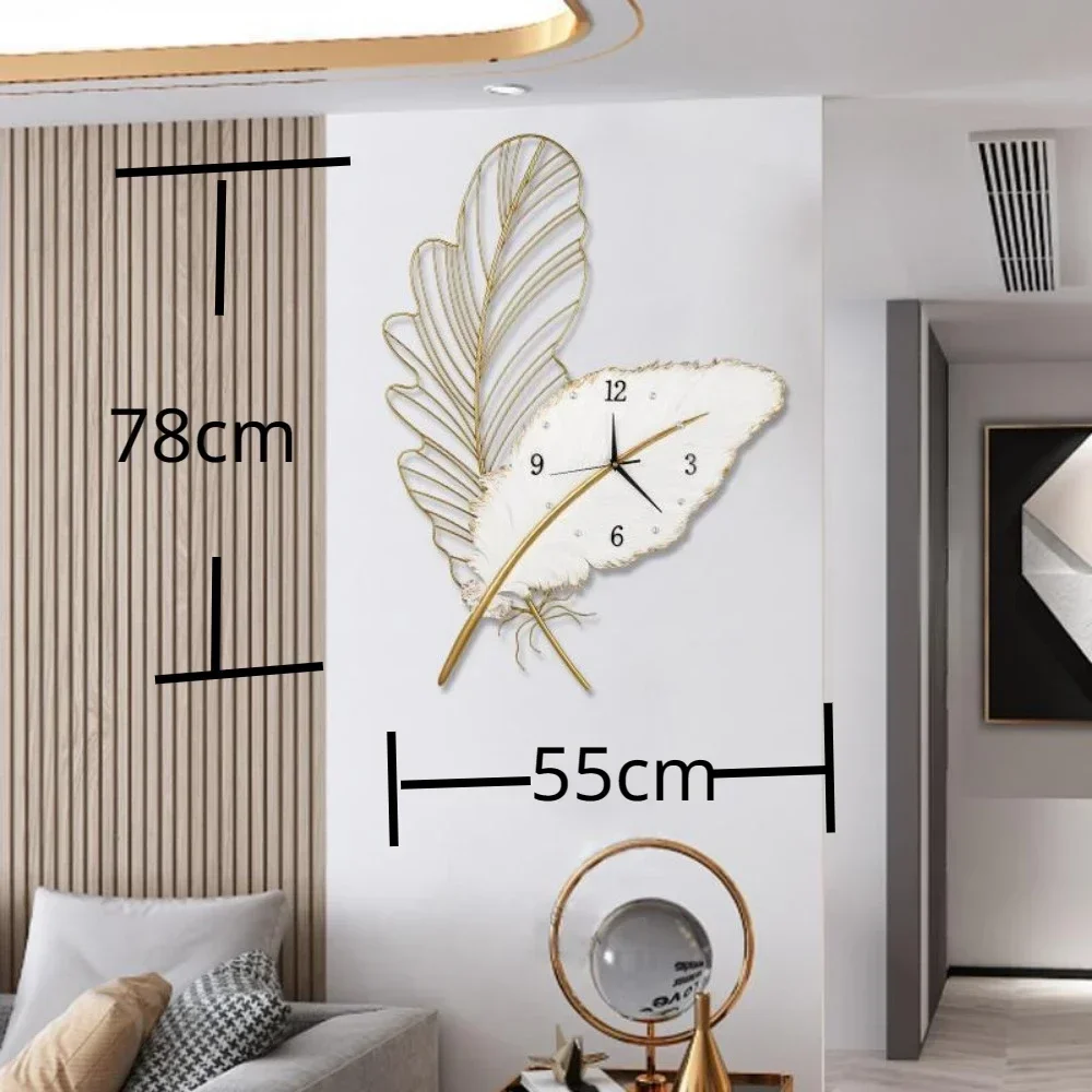 화이트 & 골드 액센트가 있는 깃털 디자인 벽시계, 우아하고 예술적, 경력 성공을 상징, 신성한 공간에 딱 맞습니다.