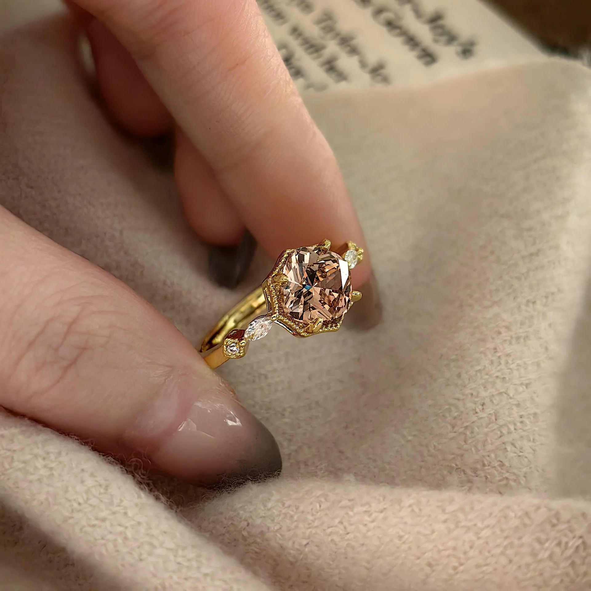 Upscale Geometric Cubic Zirconia Ring for Women Gorgeous Gold Color Finger Accessories Engagement Statement Luxury Party Jewelry