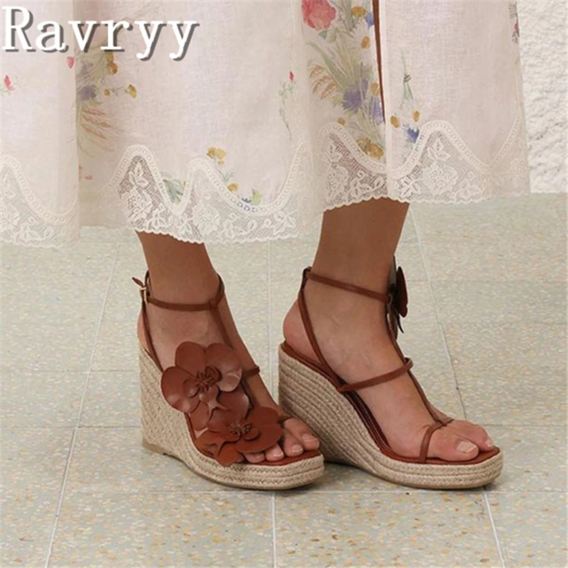 

Designer Grass Woven Sole Wedge Sandals Women Summer New Square Toe Flowers Decor High Heels Fashion Runway Party Shoes