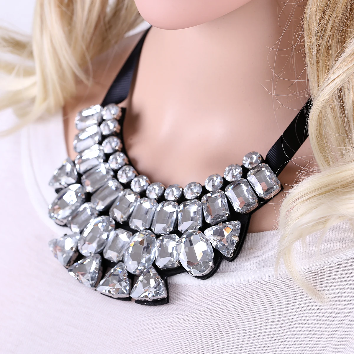 GGQINISI Fashion Bohemia Crystals Chunky Chokers Necklace for Girls Handmade Statement Collar Pendant Jewelry Party Wedding