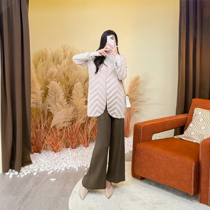 

Miyake Fold 2025 г., осеннее новое складное среднее и длинное пальто с большим воротником, модный стильный кардиган, женская ветровка