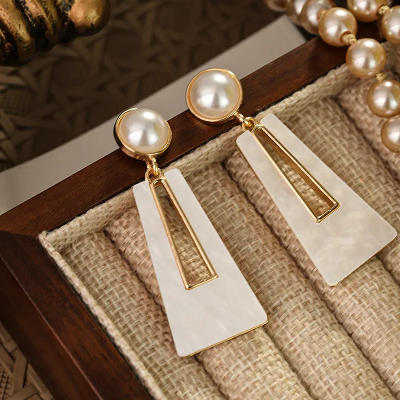 

Sweet Cool Geometric Earrings for Women Elegant Trapezoid Drop Light Luxury Design Love Anniversary Gift for Her