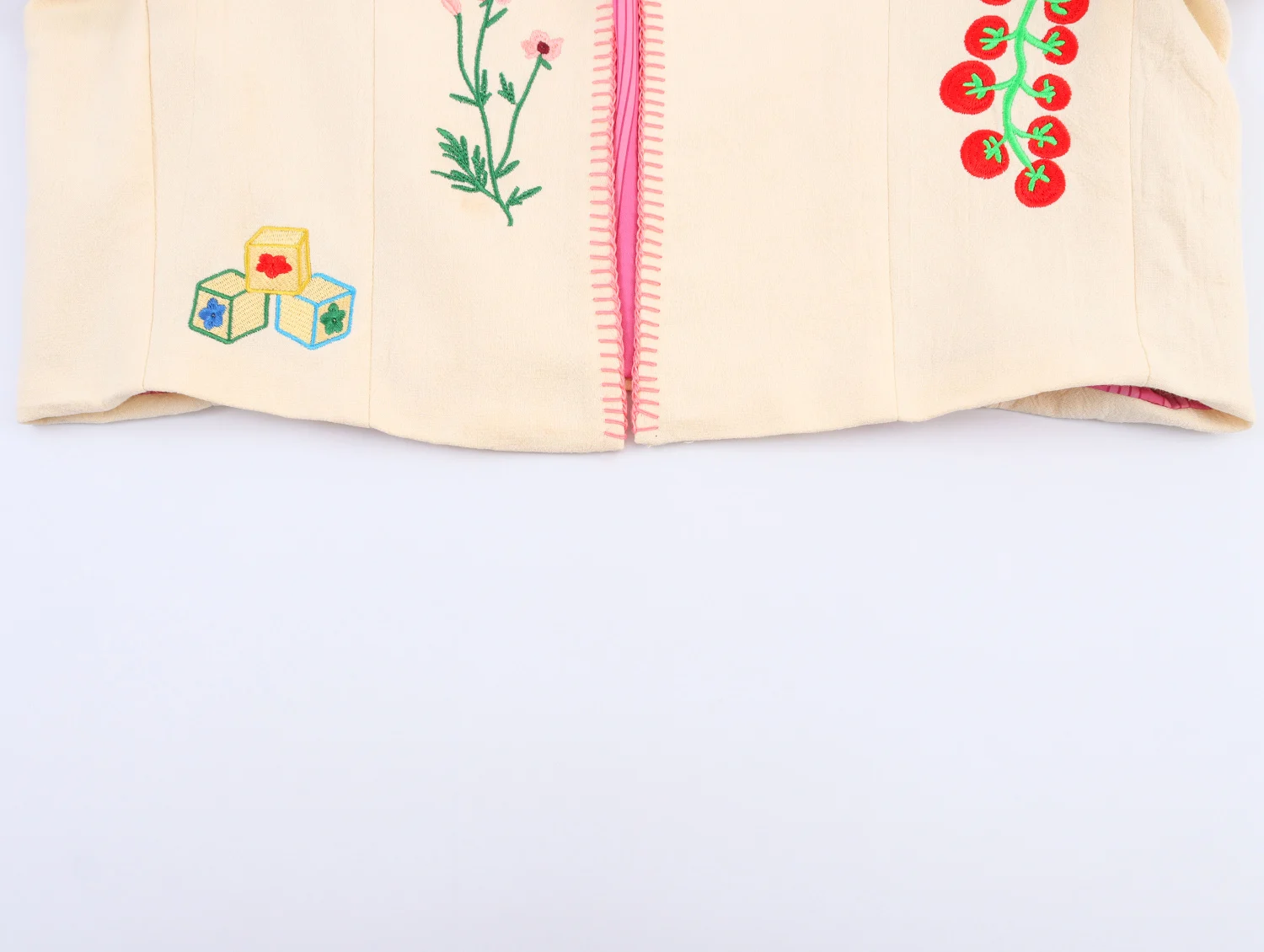 معطف قصير نسائي جديد لخريف 2025 فضفاض فضفاض برقبة دائرية وأكمام طويلة ومطرز متباين