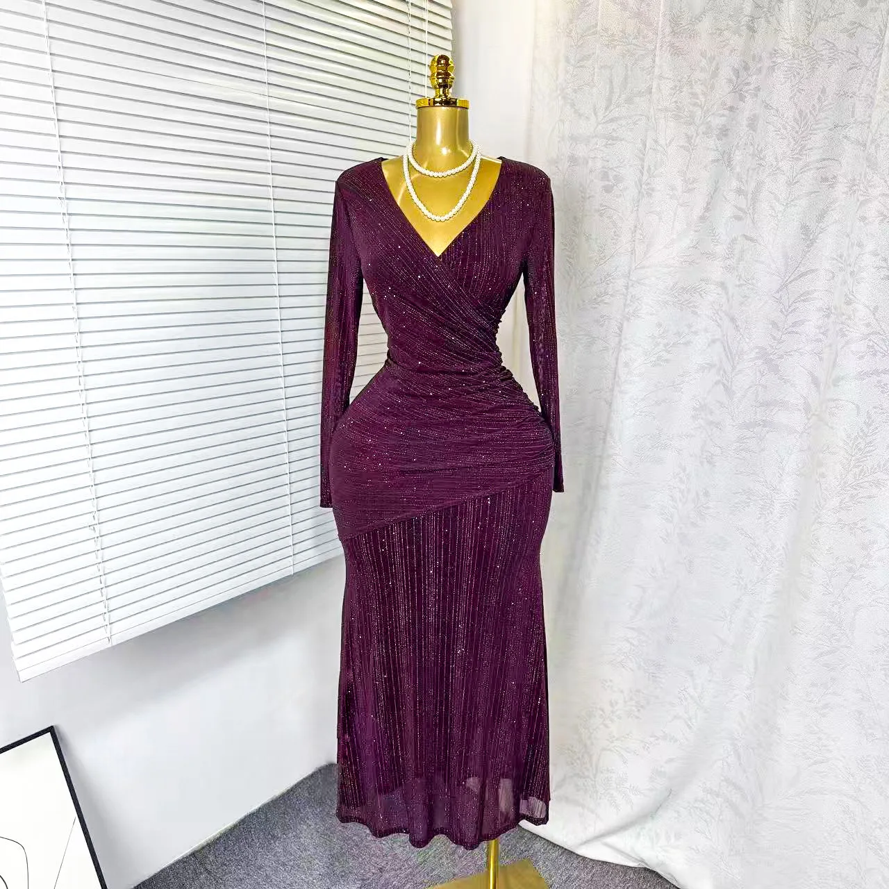 

2025 Новое сексуальное блестящее платье с крестом и V-образным вырезом и длинными рукавами, облегающее эластичное сетчатое платье, элегантное женское вечернее платье