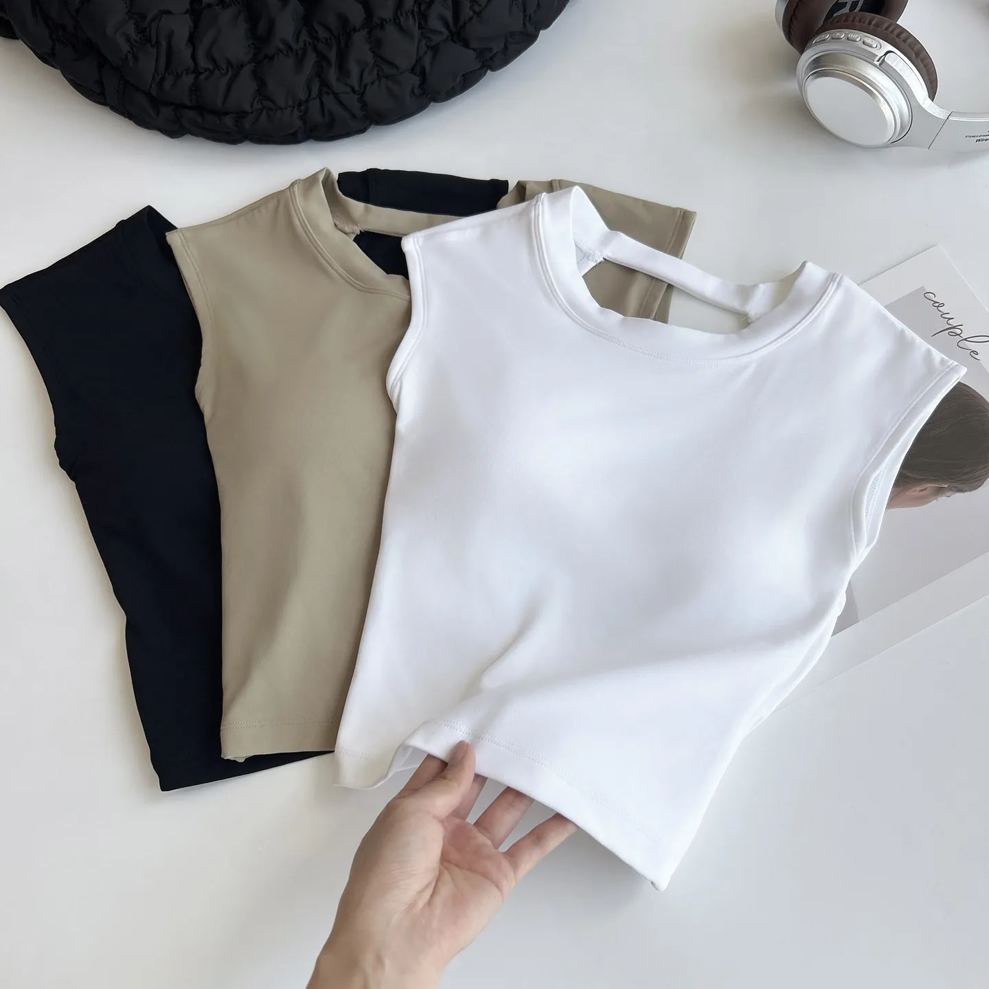 Yoga-Fitness-Weste mit niedriger Intensität, rückenfreies, kurzes Sport-T-Shirt, sexy, figurbetontes Top mit festen Cups, kurze Ärmel, T-Shirts für Damen – Detail 1