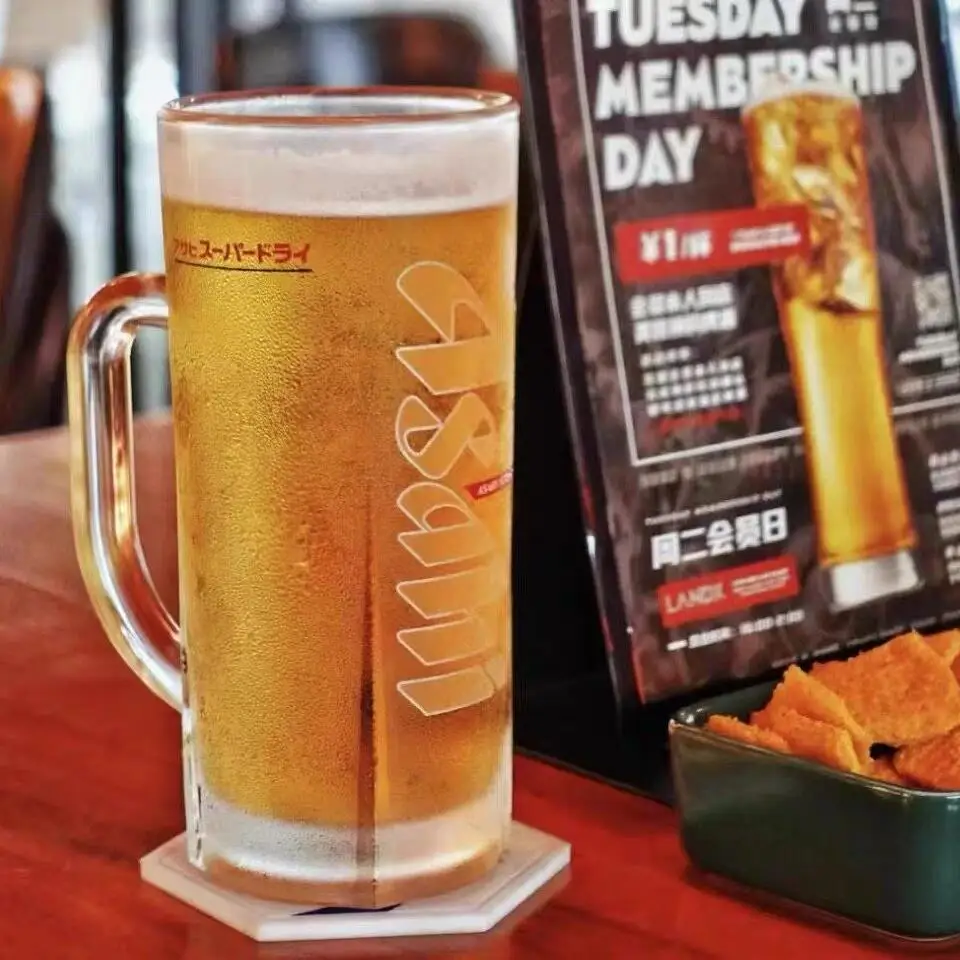 japanese-style-beer-mug-asahi-beer-cup-specialty-for-japanese-restaurant-commercial-use-bar-premium-craft-beer-glasses-person