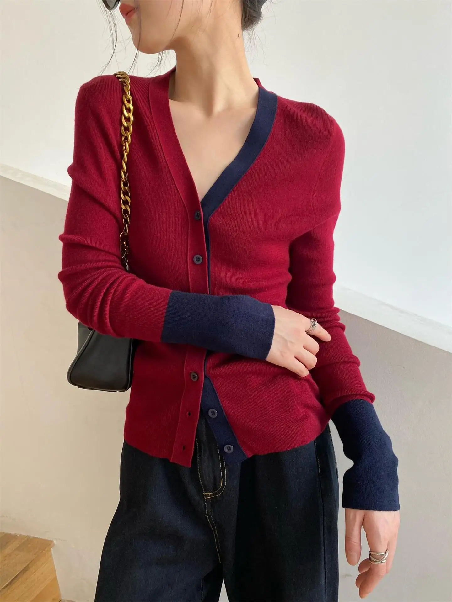 Fenggejiwo wool V-neck fashionable and versatile color blocked sheep wool slimming and anti-aging knitted sweater single