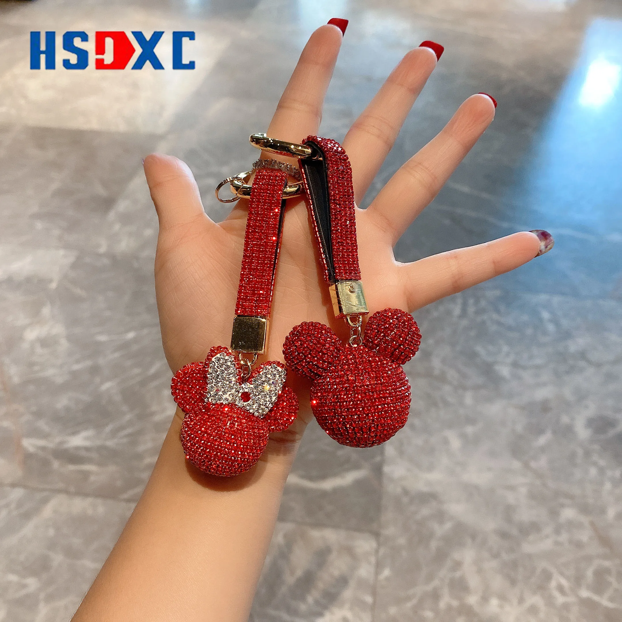 High-end diamond-encrusted South Korean car key chain red cartoon key chain pendant new decorative ornaments